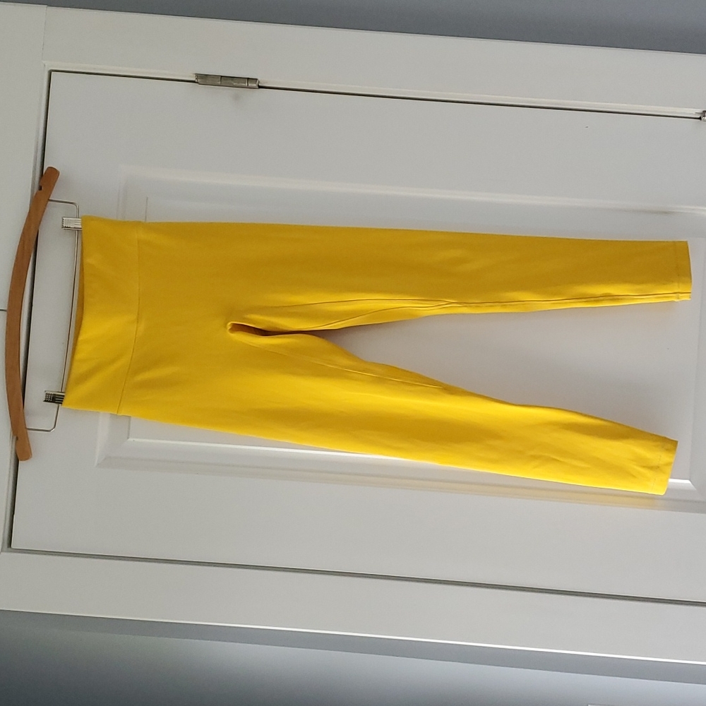 Bright yellow workout/yoga leggings!